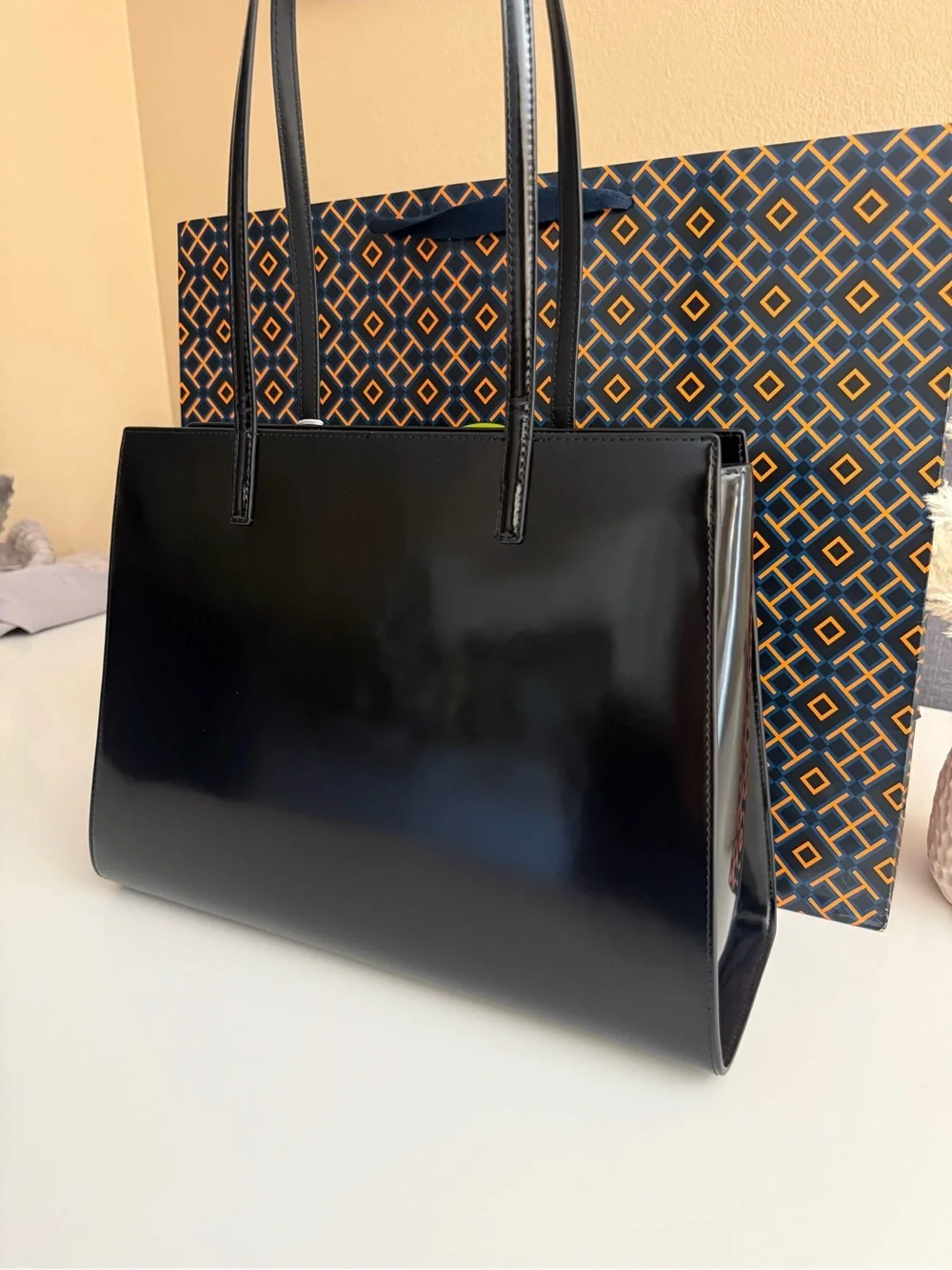 NWT, tory burch EMERSON SMOOTH WORK LARGE TOTE BAG in  black $550